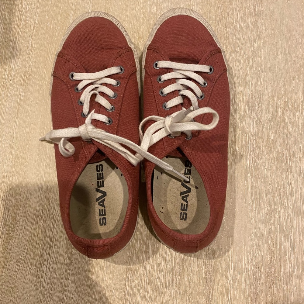 Women’s Monterey sneaker classic SeaVees size 7
